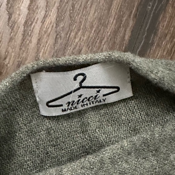 Nicci Scull Sweater - Picture 8 of 14